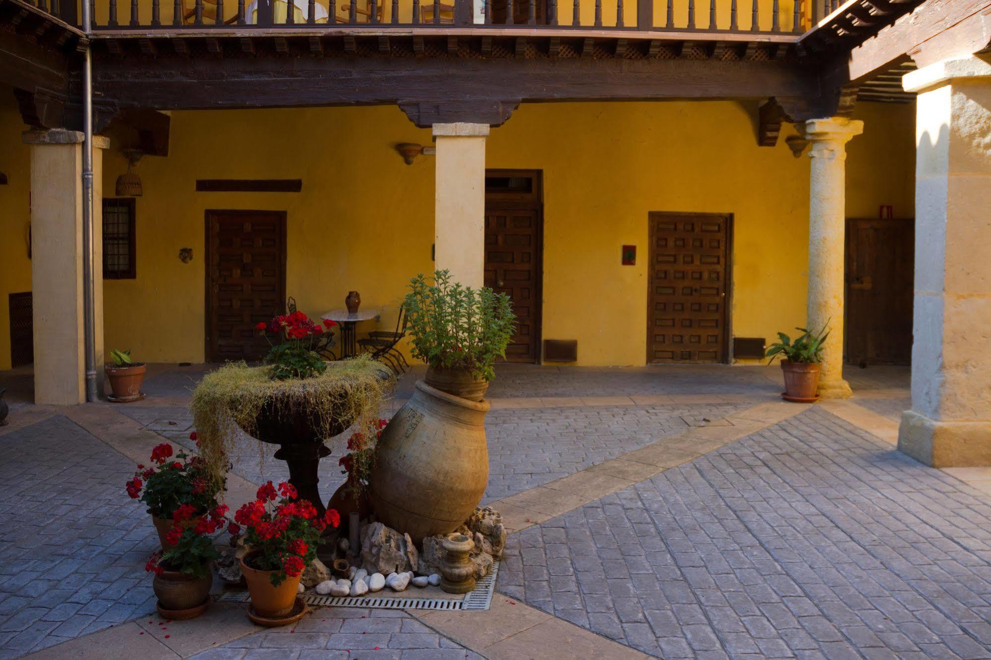 Casa Palacio Conde De Garcinarro Huete Bagian luar foto